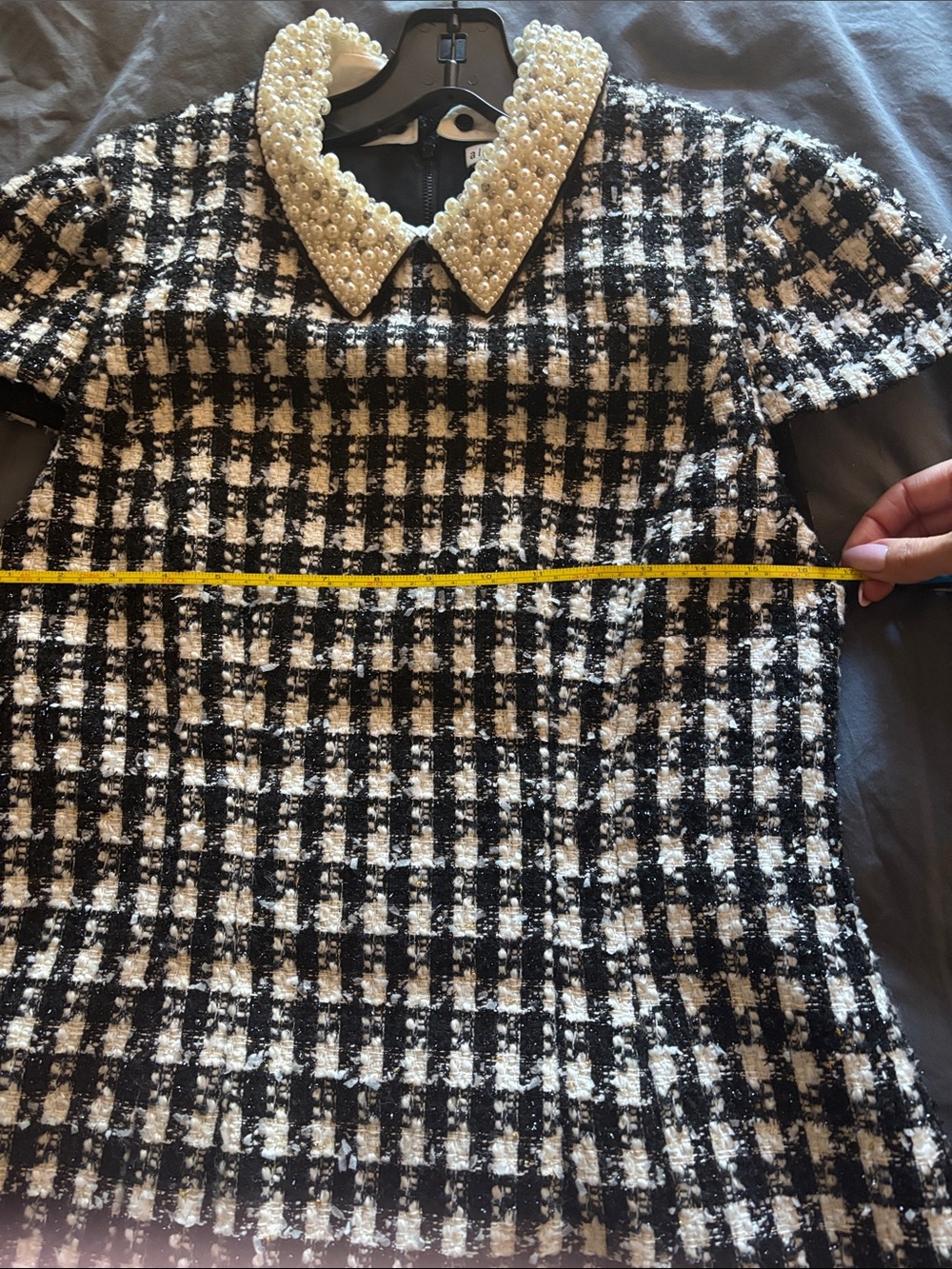 Alice + Olivia Black & Ivory Tweed dress with Pearl-Embellished Collar Sz 10 - Picture 6 of 10
